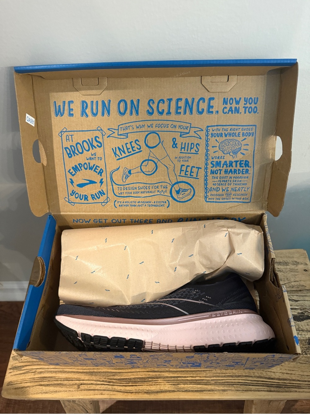 Brooks Glycerin 19 Women's Black Running Shoe with Pink Midsole New In Box - Picture 2 of 5
